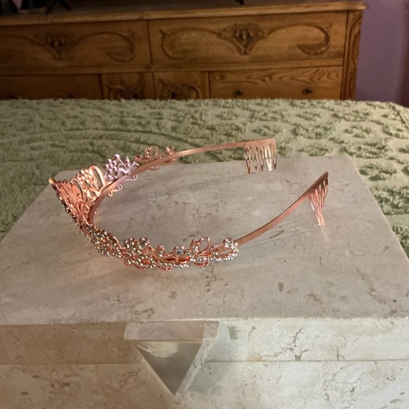 Little Girl’s Tiara - Picture 1 of 4